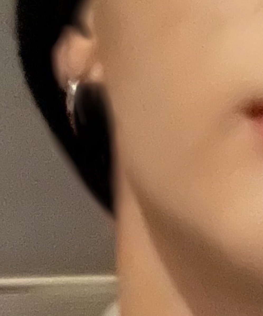 skzlatamproject's tweet photo. Hyunjin se editó el cabello??? JAJA 🕵🏻 https://t.co/izIPsqepGr