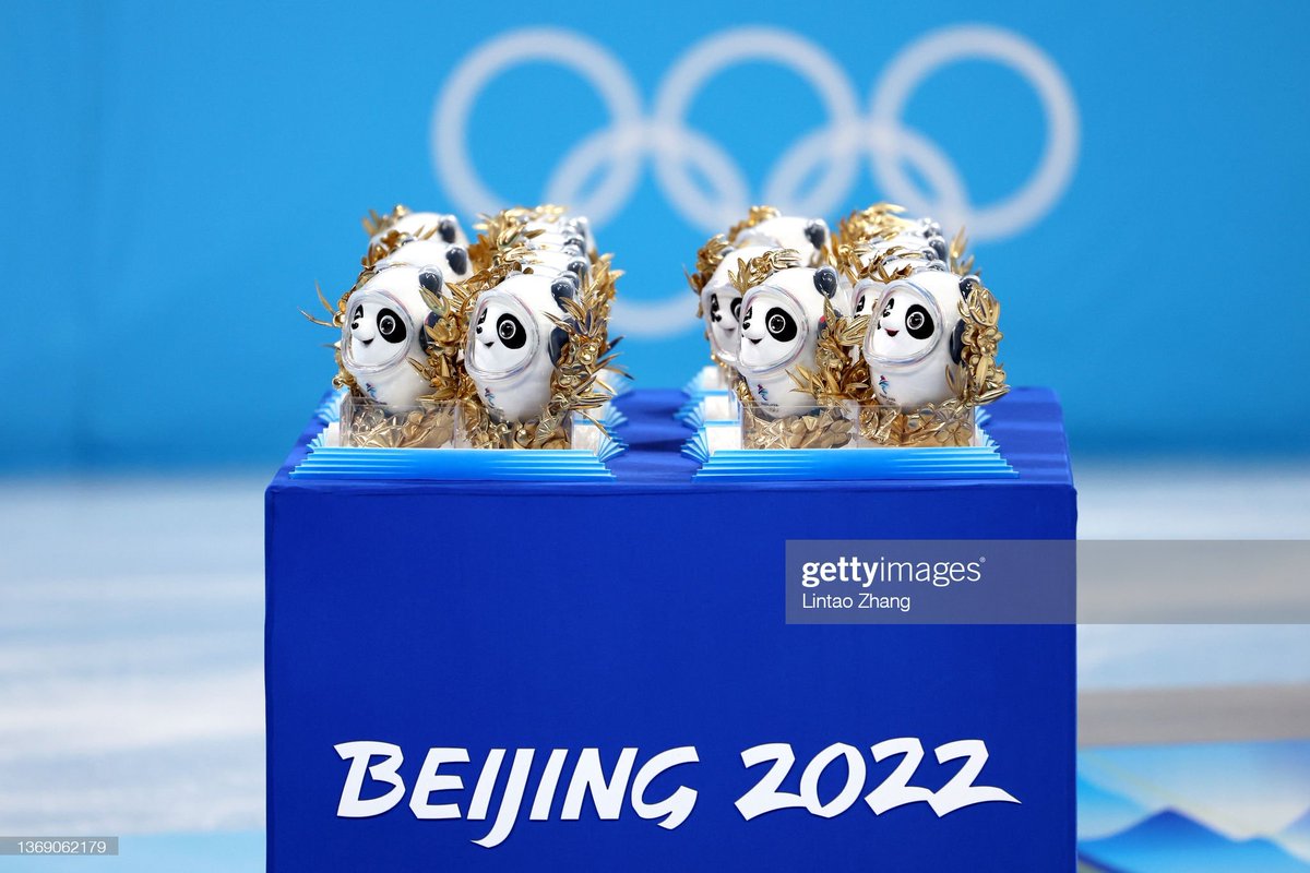 figureskatingRu's tweet photo. Золотые! Golden team! 🥇#Beijing2022 #фигурноекатание https://t.co/rraZUgBCAR