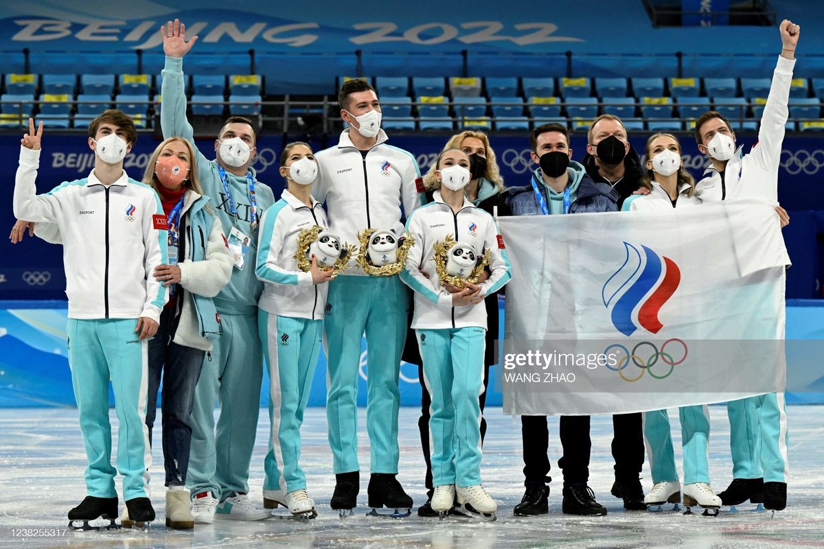 figureskatingRu's tweet photo. Золотые! Golden team! 🥇#Beijing2022 #фигурноекатание https://t.co/rraZUgBCAR