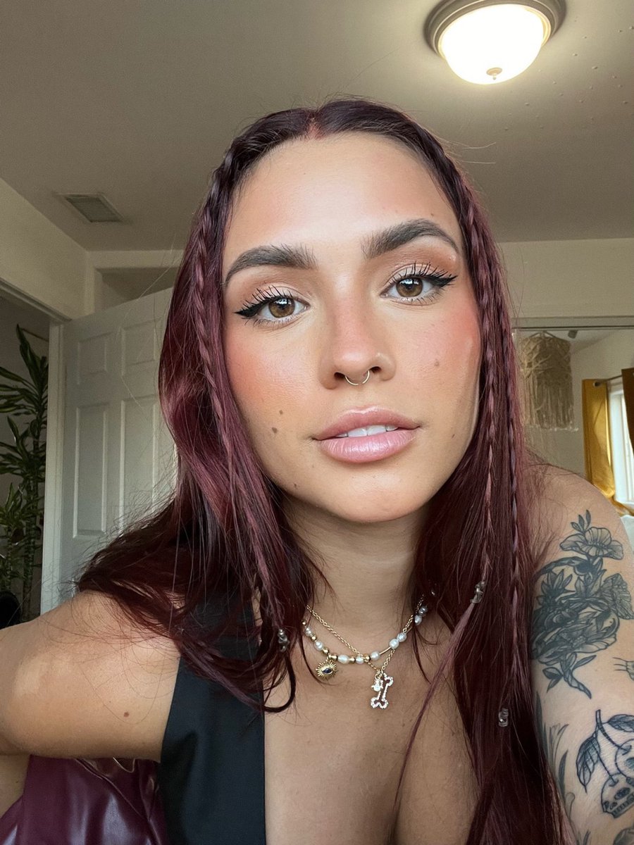 🍑 (@SelfieWorship) Twitter