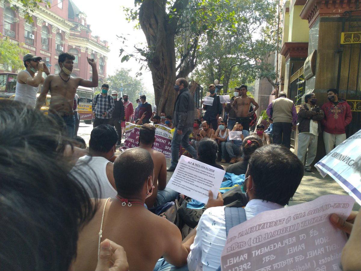 Subhend59617366's tweet photo. #RailwayMinister_SaveStudentsLife 
#alp and tecnician waiting clear koro https://t.co/xc3siZ47Nj