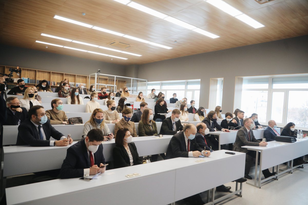 В пятницу, 4 февраля, Самарский ун-т им. Королёва посетил Чрезвычайный и Полномочный посол Италии в России Джорджo Стараче. Он встретился с ректором Владимиром Богатыревым, принял участие в дискуссии со студентами и преподавателями университета: ssau.ru/news/20017