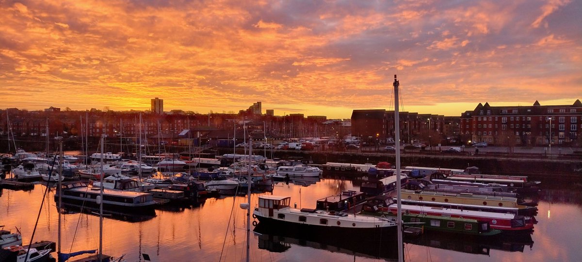 Wow..!!! Now that was worth getting up early for. Beautiful sunrise over the Marina this morning. 💖 #LoveLiverpool