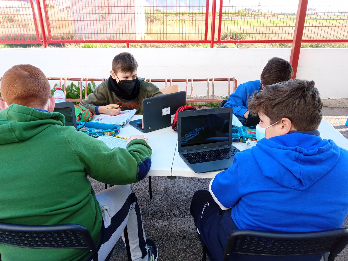 CeipMadre's tweet photo. Our pupils investigate about India using ICTs and enjoying our beautiful landscapes 🌱💻 @Educarm @ProgramasRM https://t.co/JGXp6TJd7w