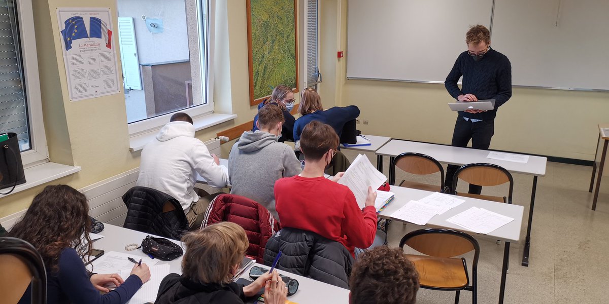 Stage de Réussite.  Une cinquantaine d'élèves de la 2nde à la Tle suivent des modules de soutien en petits groupes sur ce début de vacances. Merci aux professeurs volontaires engagés à 200% pr la réussite de tous les élèves.