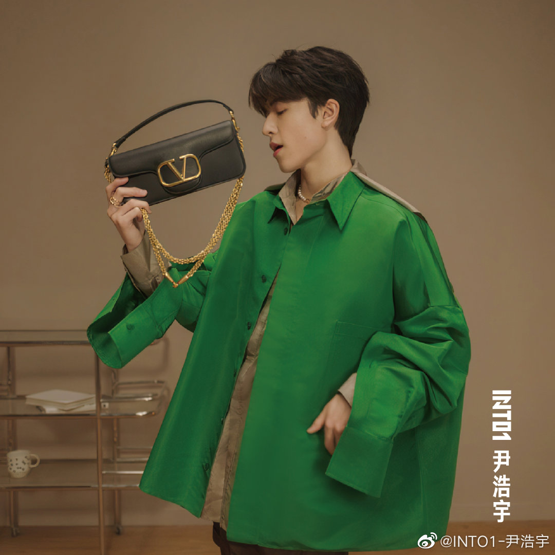 DailyCpop's tweet photo. #INTO1 for Valentino's Valentine's Collection

#GaoQingChen #YinHaoYu
#Nine #Patrick https://t.co/bIrvJ6M964