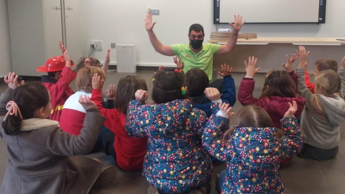 GrupAnimat1's tweet image. ¡Qué bien lo pasamos en el Parque Infantil de Tráfico de #Mislata!, ¿Os gustaría venir?, enviad un correo a educa@nemasa.com para más información :D #Animat_Style #EducaciónVial #PITM