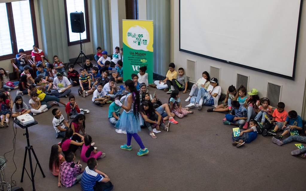 Hoy a las 19h, #conferencia de  Victoria Antoñanzas,  del @Museobilbao “El desarrollo de los depto. de educación y acción cultural en los museos” en el @campus_huesca, hasta completar aforo o conéctate a través del enlace: meet.google.com/vpp-xruz-aaq patrocinado por <a href="/aytohuesca/">Ayuntamiento de Huesca</a>
