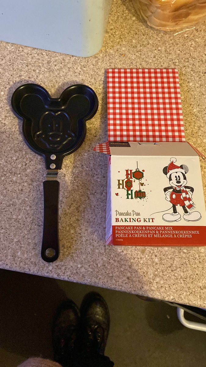 GinMomGymMom's tweet photo. Hey @Primark just wanted to let you know we used my daughters Christmas present yesterday…and the pan went up in flames. Cheers 👍 https://t.co/semUkXhHOD