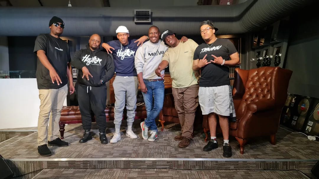 hashonefans's tweet image. DinalediPodcast 👑🔥
#HashOneCommittee
#TsheNaSu