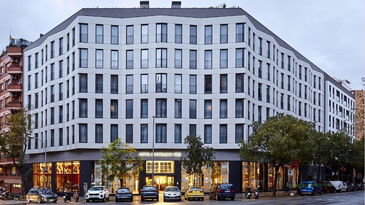 Union Investment bringt die Hotelmarke <a href="/RadissonBlu/">Radisson Blu</a>  nach #Barcelona. Das erworbene #Hotel eröffnete 2018 unter der Marke Barcelona 1882 und wird in ein Radisson Blu umgewandelt. Es liegt in unmittelbarer Nähe der berühmten Sagrada Familia. #Immo