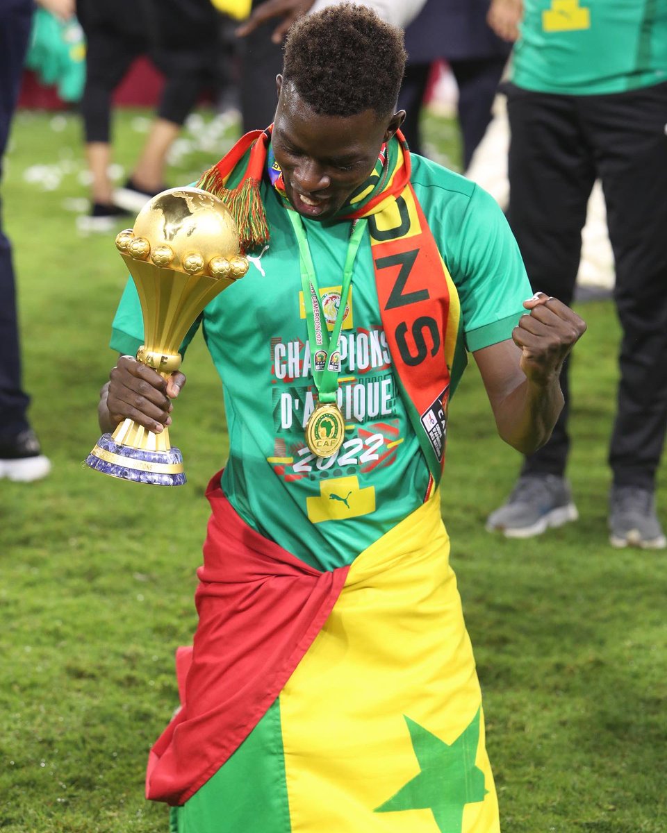 CHAMPION D’AFRIQUE 🇸🇳🏆🥇
Peuple Sénégalais , ce trophée est à vous . 
Merci à tous pour tout le soutien durant cette campagne . Le meilleur est à venir … #AFCON2022 #ChampiondAfrique #team221 #honneuretfierte #alhamdoulilahforeverything🤲🏾❤️