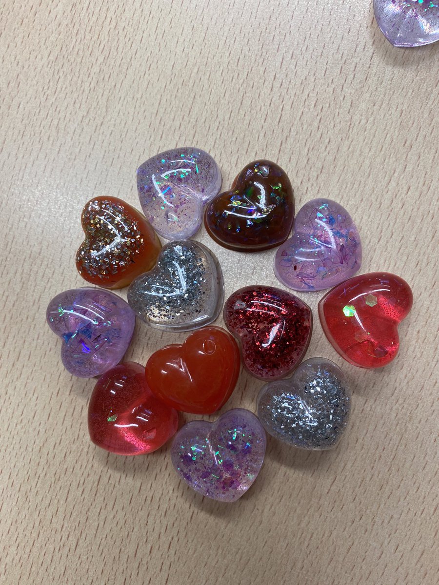 MissDewey4's tweet image. Check out these sparkly, shiny beauties ready to be sold for the rest of this week 💕
@TBHAcademy don’t forget your pennies for our sales in T1 this week!!
#behapi #SENenterprise