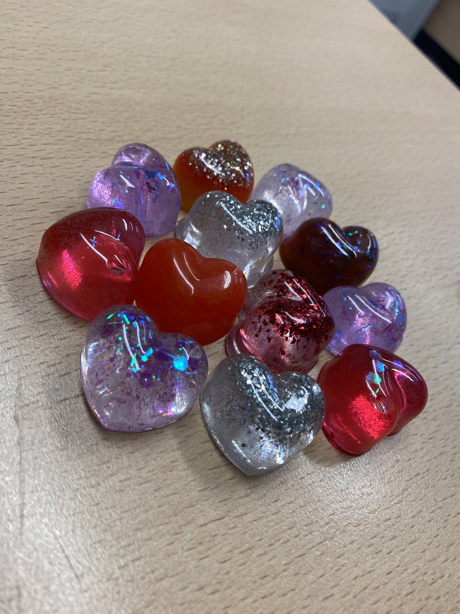 MissDewey4's tweet image. Check out these sparkly, shiny beauties ready to be sold for the rest of this week 💕
@TBHAcademy don’t forget your pennies for our sales in T1 this week!!
#behapi #SENenterprise