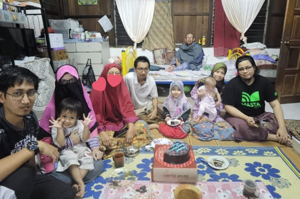 jijabuuu's tweet photo. Kes semakin naik ni. Kita ucap siap2 dulu lah. 

SELAMAT HARI RAYA 🌸❤️😘 https://t.co/Iq3XrmQpmL