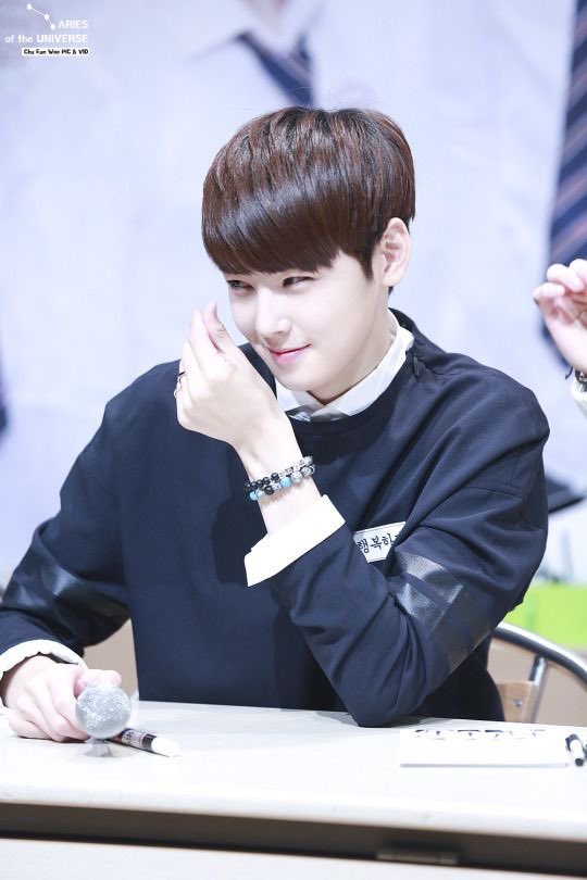 bonuss_chutima's tweet photo. @kerowonderlands 🤍🐻🤍#CEWBox #Chaeunwoo https://t.co/erRD44bnF6