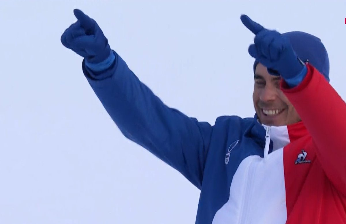 RMCsport's tweet image. 🥈 Le magnifique sourire de Johan Clarey sur le podium de la descente. 41 ans en argent, c&apos;est franchement magistral. Bravo champion ! ► bit.ly/3B5sSOI
