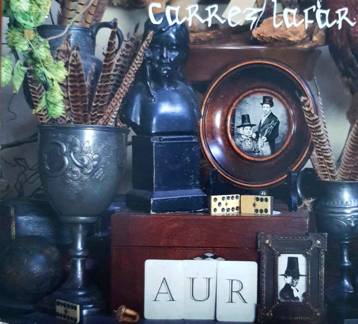 Pum mlynedd yn ôl yn barod!
Five years ago already! 

Adolygiad hyfryd am 'Aur' yn fRoots rhifyn 405
Great review of 'Aur' in fRoots issue 405

"...the richly-textured contralto voice of Linda Owen Jones....along with the sweeping, majestic instrumental accompaniment."