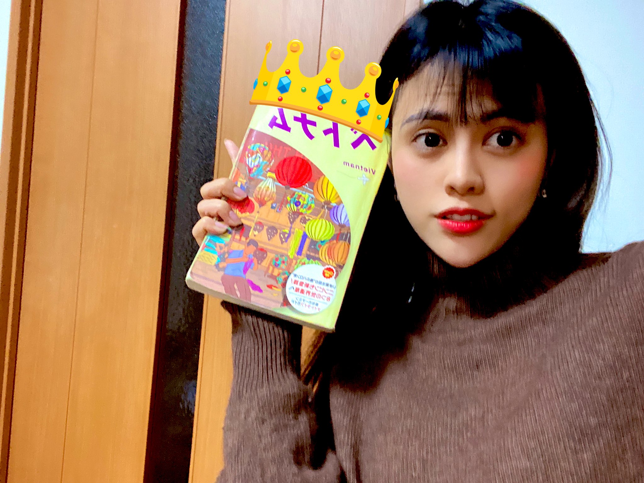 ちーちゃん ベトナム 今日はとても寒いですね 外に出てユーチューブを取ろうと思いましたが 寒くて家で作業します どうすれば 良い動画を撮れるかな どうしたら 人気になれるかな 教えてくれる人が居ませんか ユーチューブ かわいいと