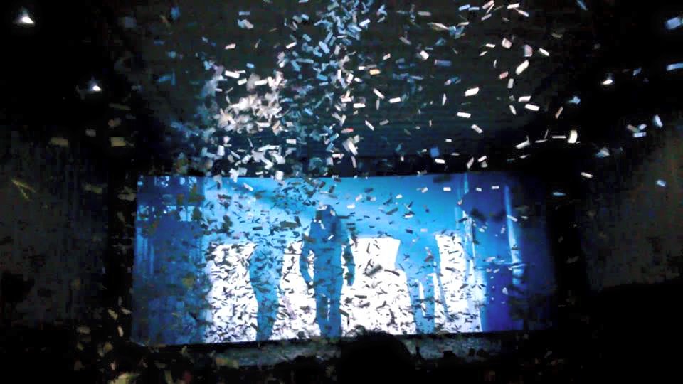 SRKIANS4EVER2's tweet photo. And Chapri Bhaitards says SRK ka mass centres main pull nahi.

#Airmenresult https://t.co/1bvboWuF7P