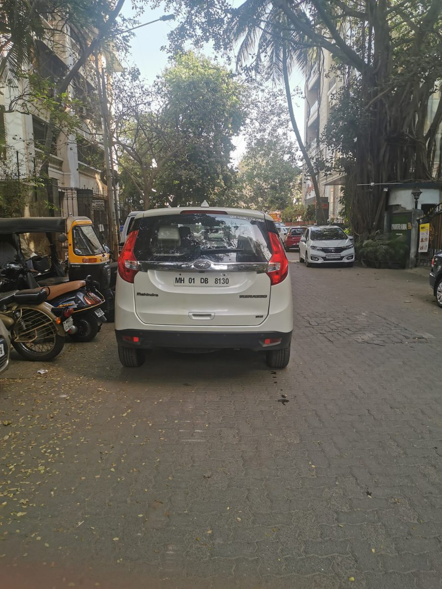 vishnkat's tweet photo. Thanks to @Manyavar_  RoopKala and offices inside  Le Magasin Building, J K Mehta Road Santacruz West has become an utter chaos. Residents of the nearby building are being mentally tortured everyday.
(1/3) https://t.co/tdtXxi166P