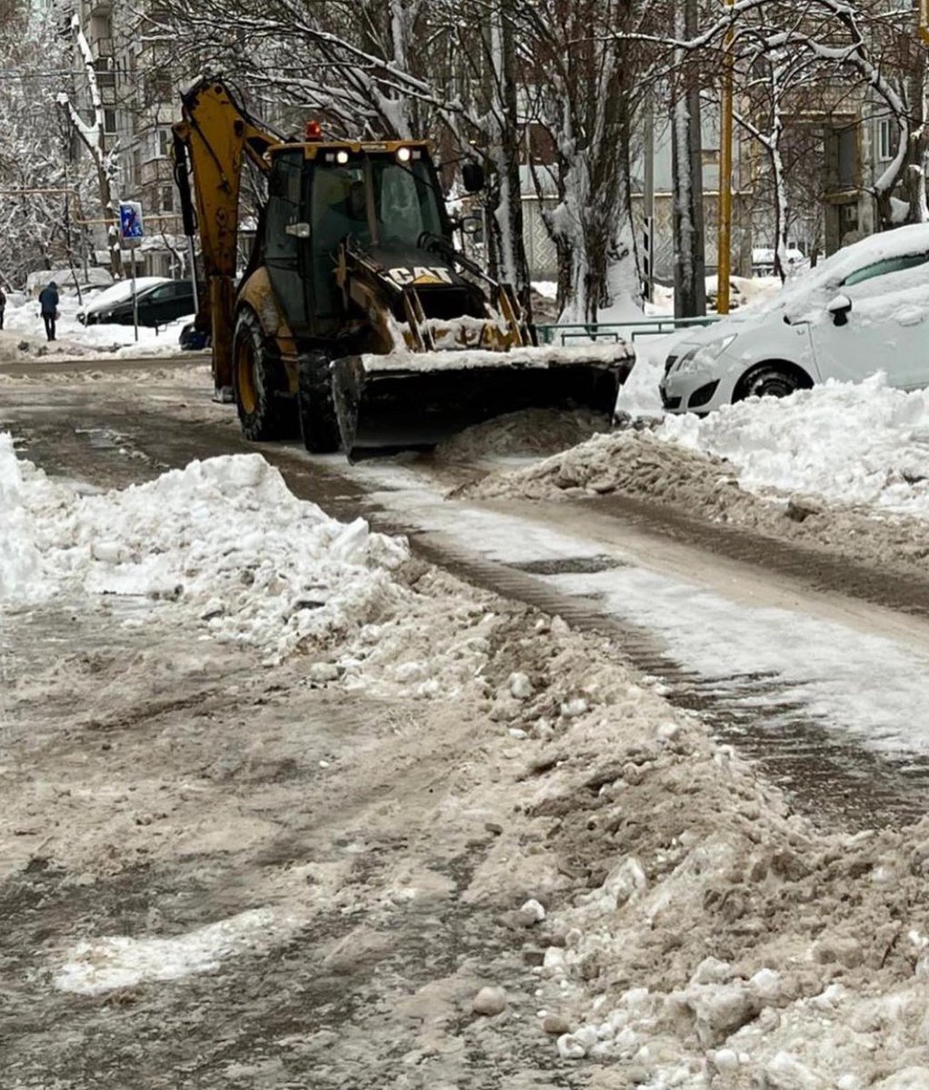Сегодня мехочистка внутридворовых проездов Клиническая 25 ❄️