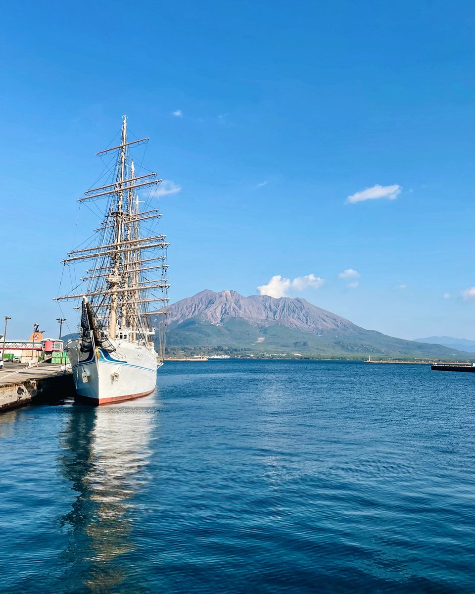 coolkagoshima's tweet photo. 絵画のような海王丸と桜島。
何度見ても美しい⚓️🌋 https://t.co/xYKLgvEqmF