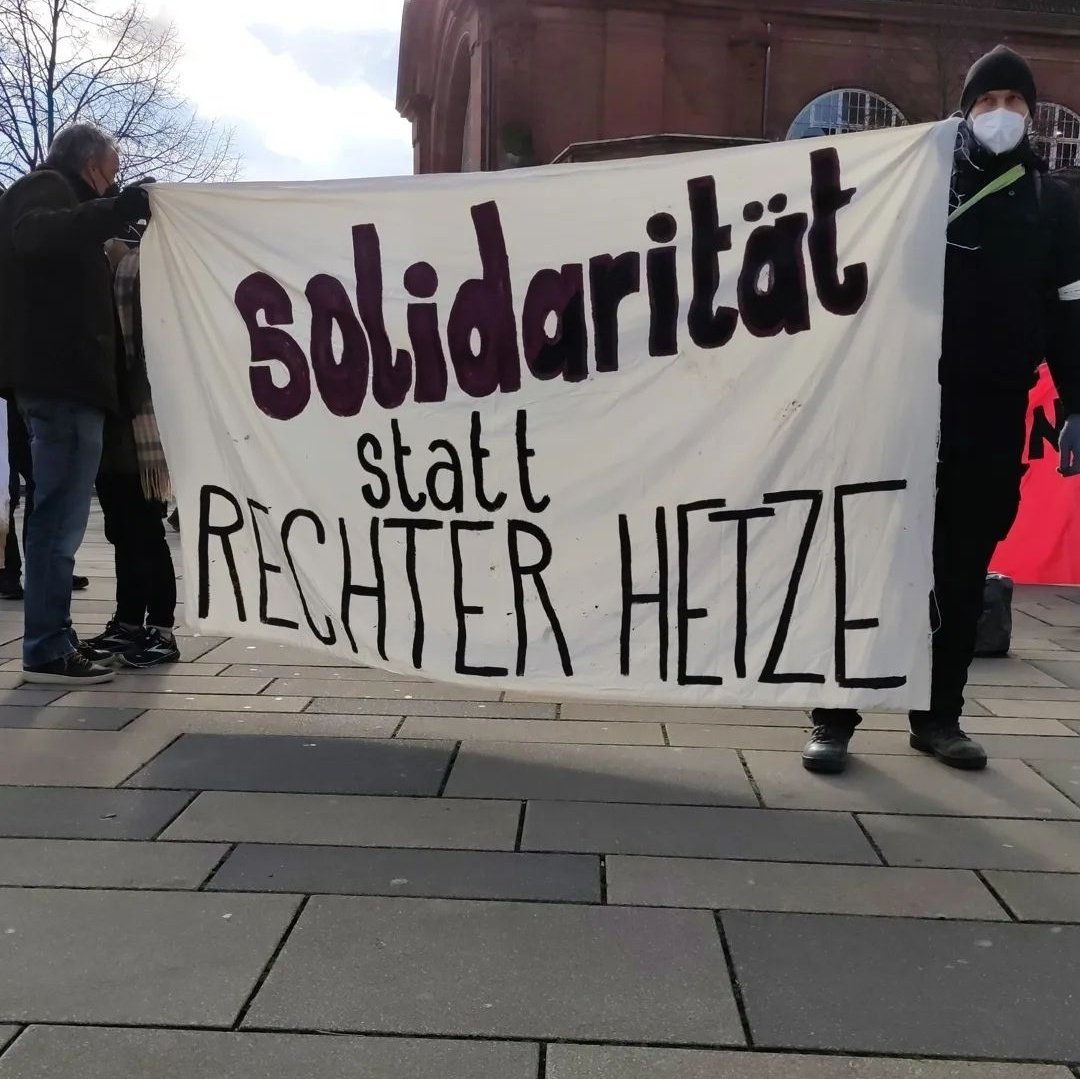 DieserRufus's tweet photo. Nazis raus!
#Wi0502 https://t.co/Eg20yXhhkN