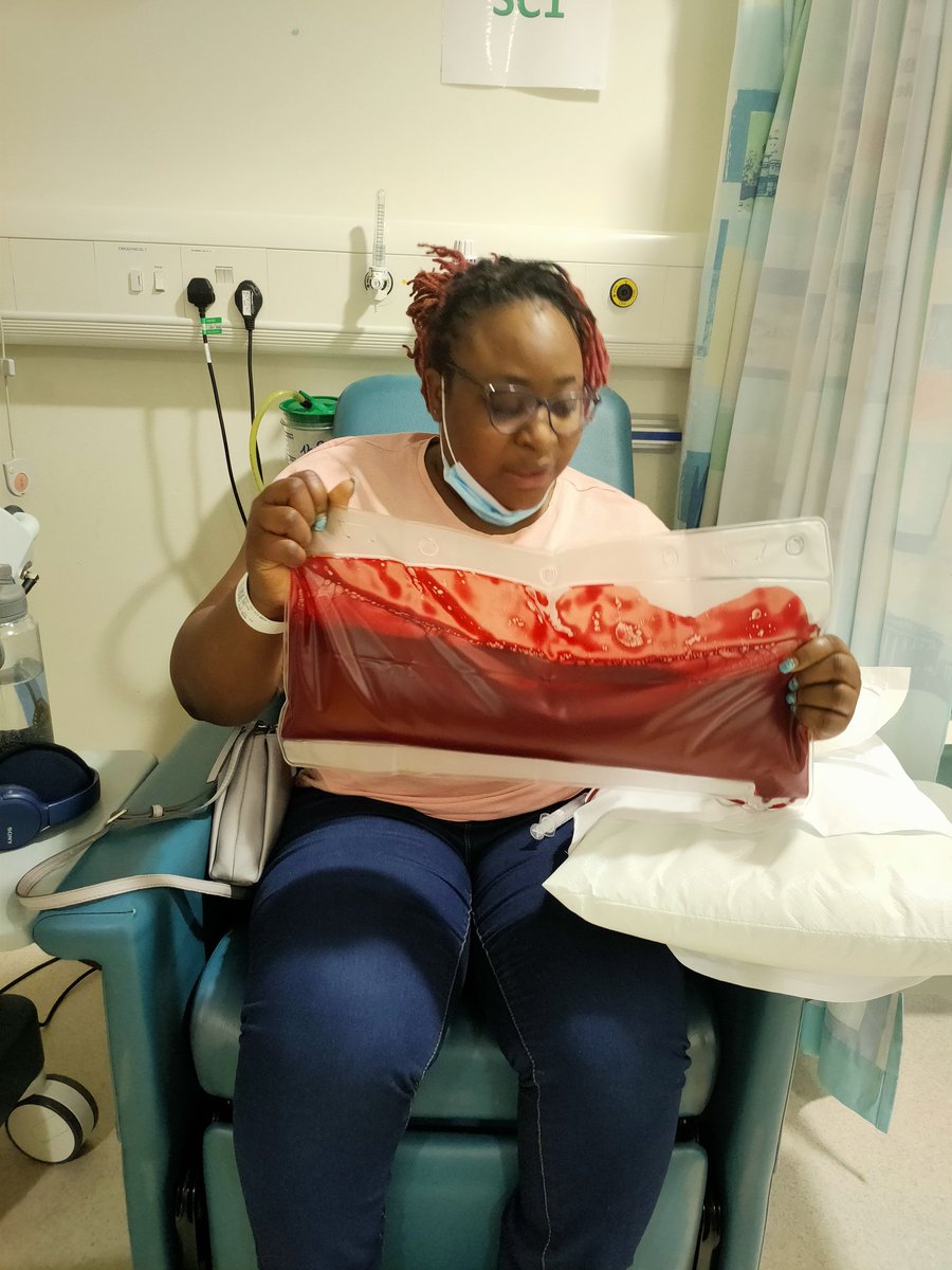 SickleCellConvo's tweet photo. Imagine this quantity of blood being exchanged every 5 weeks. It would never be possible without the selfless blood donors. Thank you to everyone who donates blood. Please sign up with @givebloodnhs to give blood if you can
#sicklecellconvos #sicklecell #givebloodsavelives https://t.co/XTRI1G3MMk