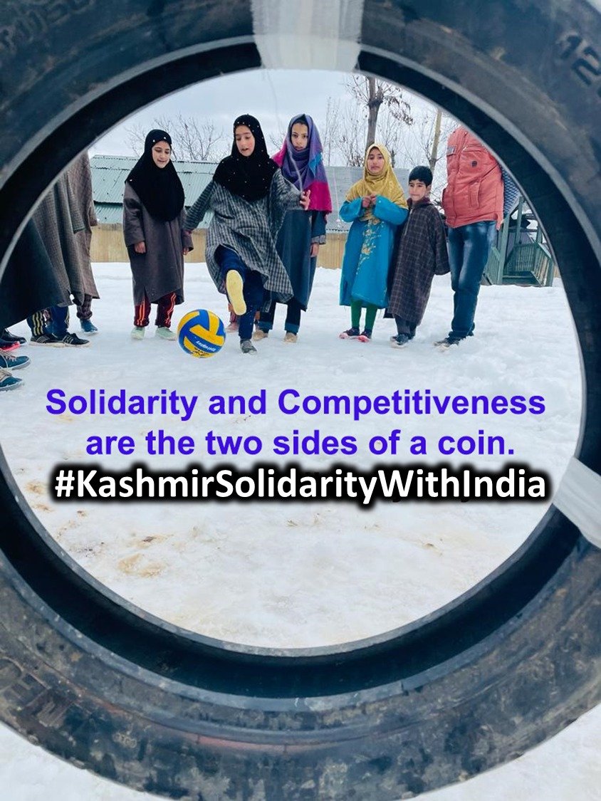 Shanu0511's tweet photo. We all are very happy today !!
We have seen how army personnel protects the kashmiri and how they are supporting the jawans now !!

Kashmiri girls honoured our Indian soldiers . 
This made my day !
#KashmirSolidarityWithIndia https://t.co/WlgdI9u9bq