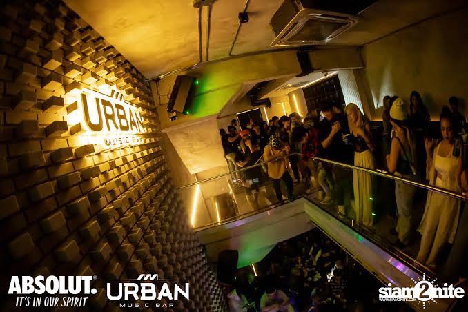 <a href="/youngguNFT/">Younggu</a> เสนอร้าน meeting ชาว #MetaWardenNFT ที่ urban music bar ทองหล่อ จะมีการจัด mini concert เล็กๆ เพื่อชาว Metawarden โดยเฉพาะ ใครสนใจ retweet &amp; comment ได้เลยครับ อยากปาตี้กับเพื่อนพี่น้องชาว wardener แล้ว 🚀🍻🪐