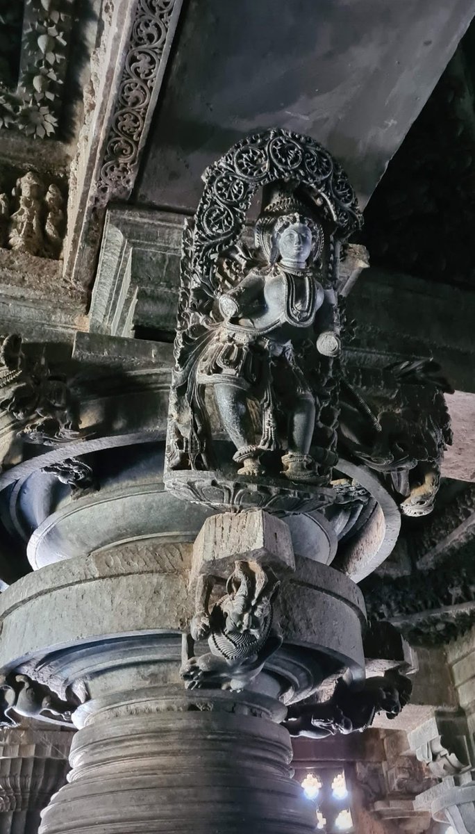 NrjNambo's tweet photo. What a face expression !
The body seems to have a certain inertia of motion.
The edges, cuts & polishing are like mathematical precision.
The entire #Belur #Chennakeshava Mandir is full of life-like sculptures like this.
#Halibedu #Karnataka @LostTemple7 #ancientart #travel https://t.co/Uo9HGNyiAv