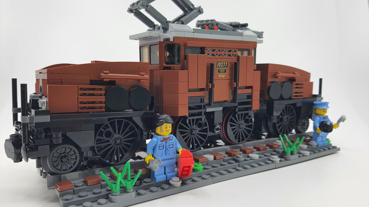 TrainBrick's tweet photo. My biggest challenge so far: downsizing the Swiss Crocodile from #LEGO. There were a lot of construction sites to work on and in the end, I also found a solution. But whether the model can drive on my challenging layout in my box?
https://t.co/BxDG9B37ym https://t.co/z2JVo7AXeb