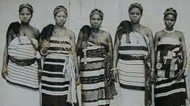 IgboHistoFacts's tweet image. Did You Know That?

It is called the "Aba Women Protest" not the "Aba women Riot". The British tagged it "riot" to demean the efforts of our women who peacefully staged a protest on November 18, 1929 to say NO to British misrule and high-handedness.

Retweet to educate someone