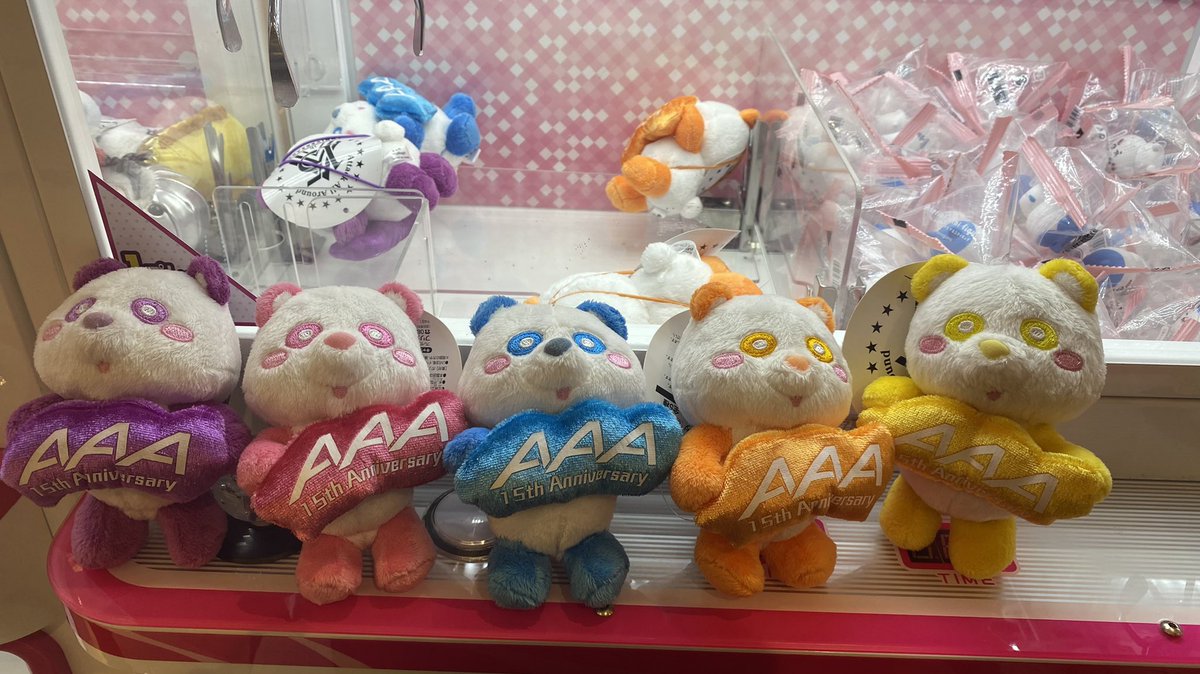 meru24aaa's tweet photo. バルト9に来た後、下の階に行ったら、15thのえ～パンダ発見!!アウトレットで"500円で取れなければ取れるまでフリープレイ"ってあって、つい、全メンバー取っちゃいました😂
 #AAA
 #え～パンダ
 #クレーンゲーム https://t.co/6R0aG6GG3U
