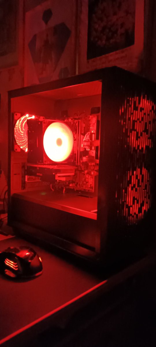 jazeps19967's tweet photo. New desk, keyboard(red switch) new case, psu, cpu cooler. What you think? https://t.co/H7MKIxQUCc