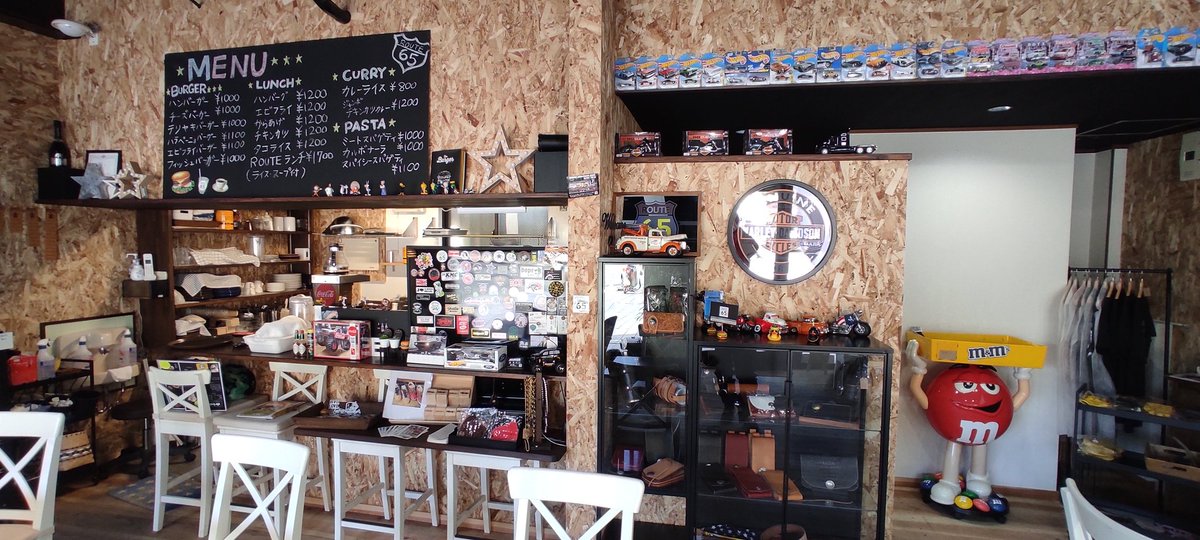 da3Aruki's tweet image. 風強い😣⁉️

初めての来たょ🍔
めっちゃ可愛いカフェ👀✨

#CBF125R 
#ROUTE65