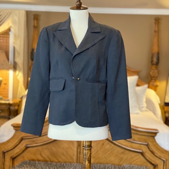 JustMegC's tweet photo. So good I had to share! Check out all the items I'm loving on @Poshmarkapp #poshmark #fashion #style #shopmycloset #vintage #trinaturk #stussy: https://t.co/jjz02EthZ0 https://t.co/HFiz4HX7px