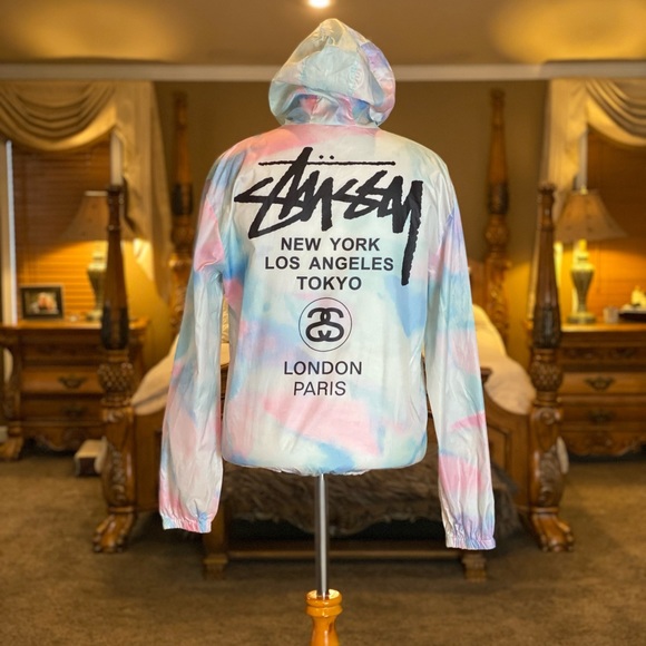JustMegC's tweet photo. So good I had to share! Check out all the items I'm loving on @Poshmarkapp #poshmark #fashion #style #shopmycloset #vintage #trinaturk #stussy: https://t.co/jjz02EthZ0 https://t.co/HFiz4HX7px