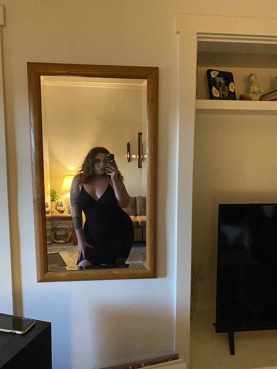 therachcro's tweet photo. my style this year will exclusively be dresses, fish nets, and making men nervous. https://t.co/fV5i0qkvoN