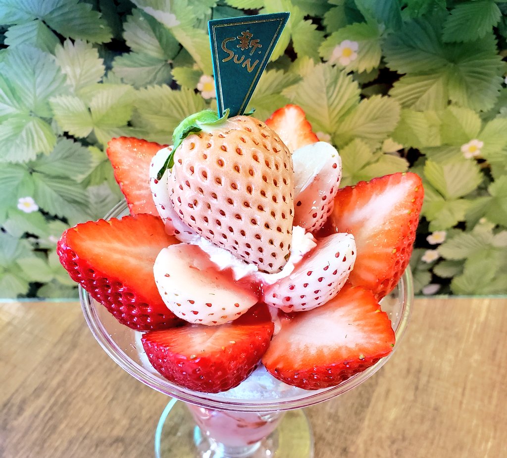 3種のいちごパフェ