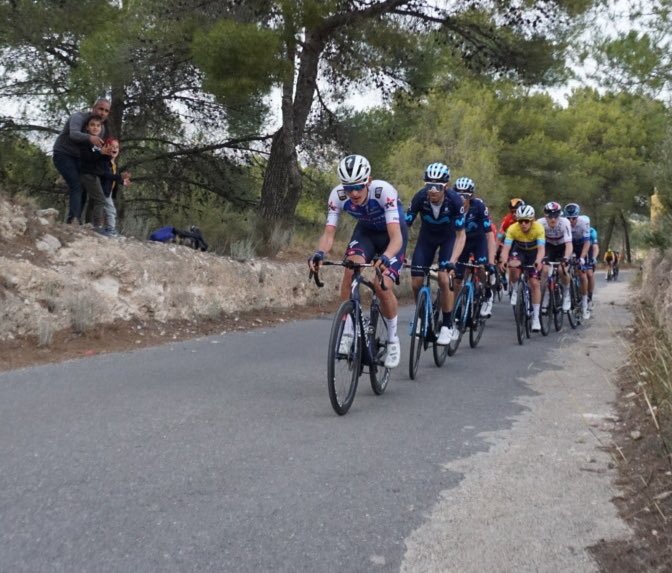 RicBernabeu's tweet photo. Buen día ayer en el #Maigmo. Siempre es un gusto que los mejores equipos pasen por aquí, y más si es una de las últimas veces que vas a ver a @alejanvalverde
#VueltaCV @costablancaorg @dipuAlicante https://t.co/ngcpL4556N