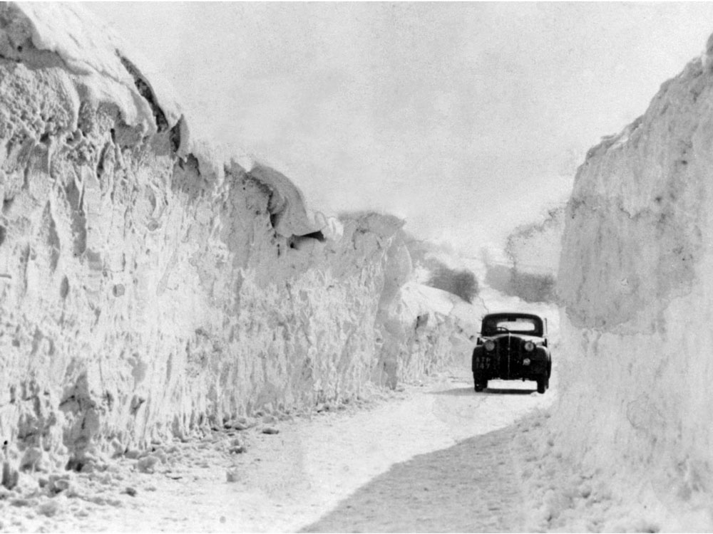 peakdistrict's tweet photo. ❄️ Take a look at these rarely seen images of Peakland winters and the voices and stories of those who lived through them, brought to you by the brilliant #VoicesFromThePeak!   

👉 https://t.co/iQXzxZX83L

Headphones recommended 🎧

#PeakDistrictProud @psychicbread https://t.co/7LahLiekE5