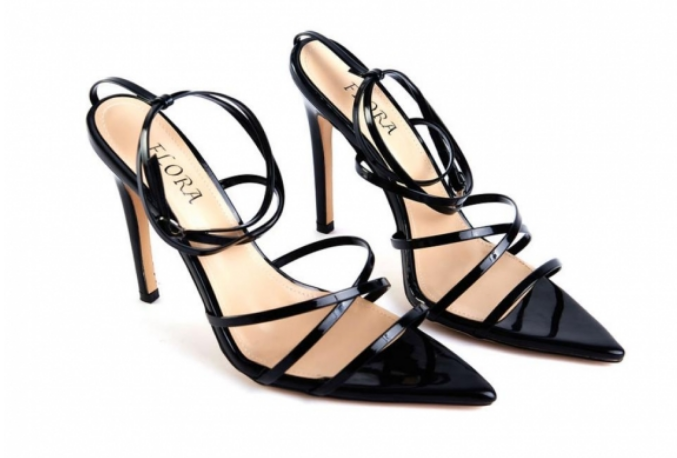 nengi_royals's tweet photo. Chose your shoes for today's 
Sip and chill with Nengi

Red or Black 

#NengiXPayporte
Payporte in Abuja
Sip and chill with Nengi 
Nengi Rebecca Hampson https://t.co/ArlGe50OOO