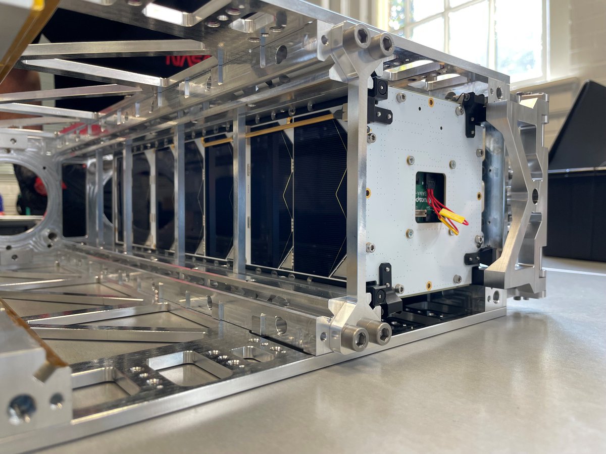 GLAM CASVALUiR tweet media