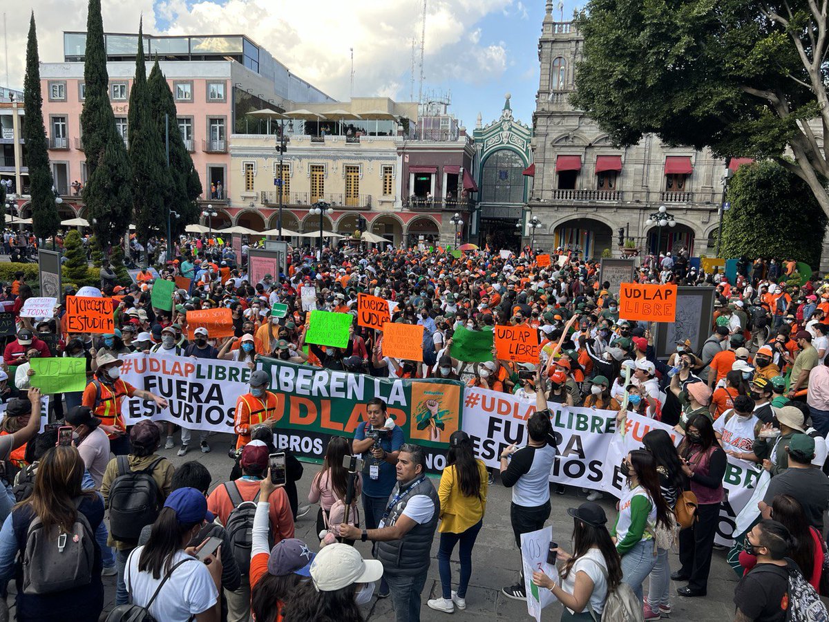 AExaudla1997's tweet photo. Hoy despertó el Gigante! @MBarbosaMX no entiende que la famosa junta para el bla-bla-bla está haciendo todo menos proteger a los estudiantes!La #UDLAPLibre no acepta un patronato impuesto y menos por la fuerza de las armas!
@PadresUdlap
@FuerzaUdlap
@todossomosudlap
@Nancydelasa https://t.co/tvOzJX3zxo