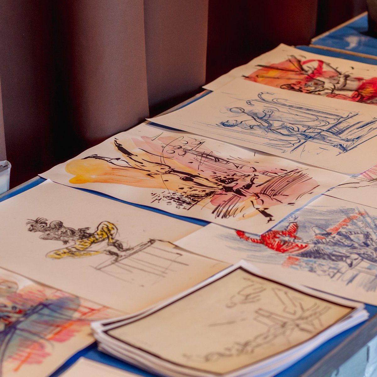 MK_Gallery's tweet photo. We were delighted to welcome @circus250 and Strong Women Science to our Sky Room last week for our drawing workshop!
​
​Families had the opportunity to watch circus performers in action whilst practising their observational drawing skills ✏️ 
​
​📸 Photos by @GoodBrave https://t.co/LjOUgH2LL7