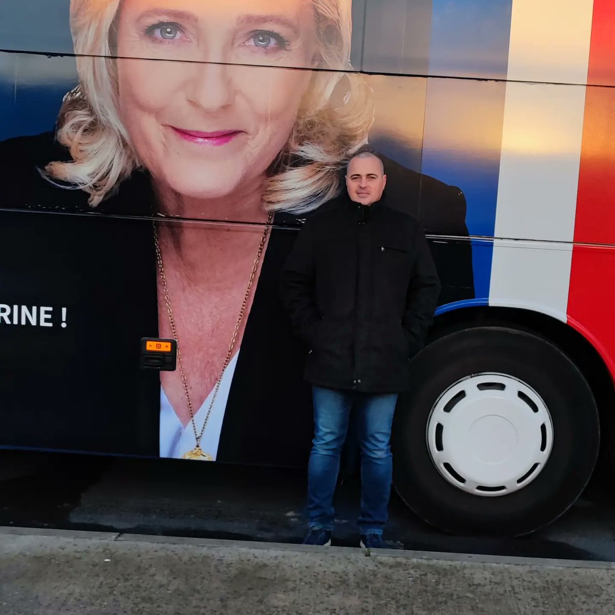 SGallouin's tweet photo. Rejoint par hasard par des militants #RN de Chartres sur une aire de repos à 1h30 de #REINS avec le bus #MLP_officiel
#MarinePresidente
#RN64 https://t.co/ahG28FlrBB