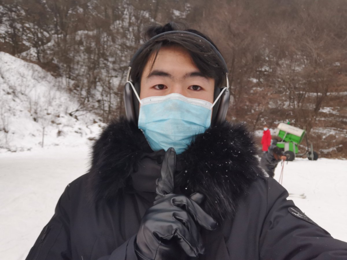 FZhaozu's tweet image. 滑！
Skating!
風邪をひってかしら？