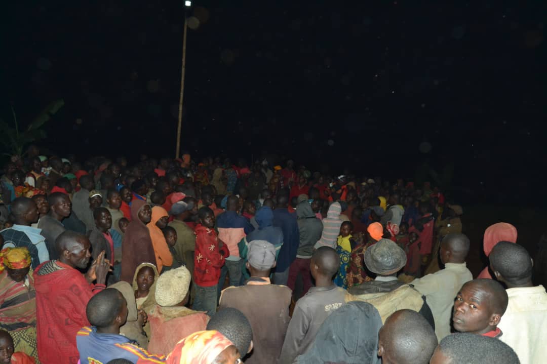 CommuneBukeye's tweet photo. #Burundi
L'Admicom a procédé au lancement de la deuxième phase de distribution des lampadaires solaires dans le centre de négoce #Nyambo/ Zone Busangana.
La population explose de joie.
📽️ #CommuneBukeye Tv📺⤵️⤵️
https://t.co/zqRas1kvtn https://t.co/R6WH13MX9m
